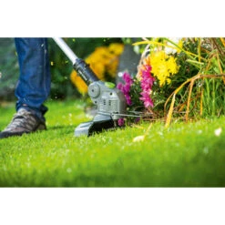 LUX 20V Trimmer 26cm (zonder Accu) 11 LUX 20V Trimmer 26cm (zonder Accu) -Buiten Tuin 123 266