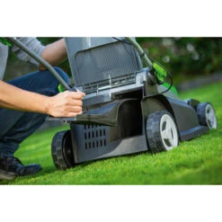 LUX 20V Accu Grasmaaier 37cm Incl. 2 Accu's 4,0Ah + Lader 15 LUX 20V Accu Grasmaaier 37cm Incl. 2 Accu's 4,0Ah + Lader -Buiten Tuin 123 51