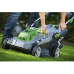 LUX 20V Accu Grasmaaier 37cm Incl. 2 Accu's 4,0Ah + Lader 19 LUX 20V Accu Grasmaaier 37cm Incl. 2 Accu's 4,0Ah + Lader -Buiten Tuin 123 55